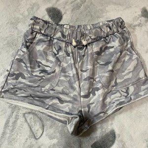 Shein Camo shorts size small